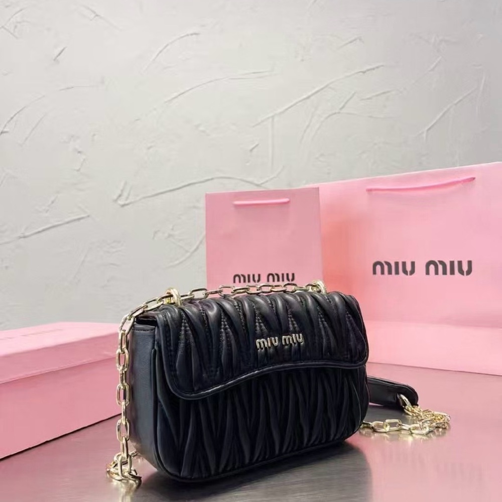 Miu Miu Classic Wrinkle Chain Bag